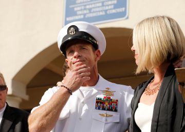 El polémico indulto de Trump a un Navy SEAL sacude al Ejército de EE UU
