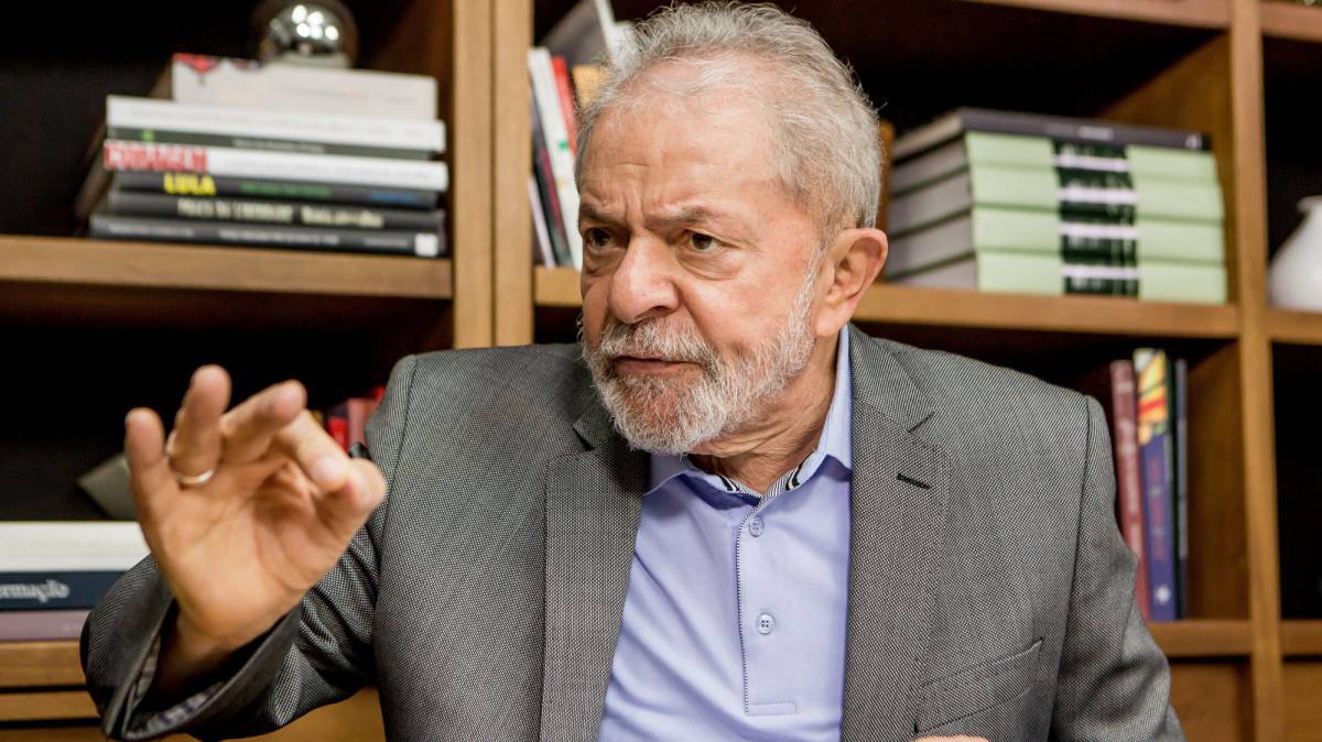 Lula da Silva, durante la entrevista con EL PAÍS, en su oficina en São Paulo. 