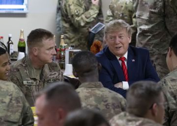 Trump anuncia el reinicio de las conversaciones con los talibanes en una visita sorpresa a Afganistán