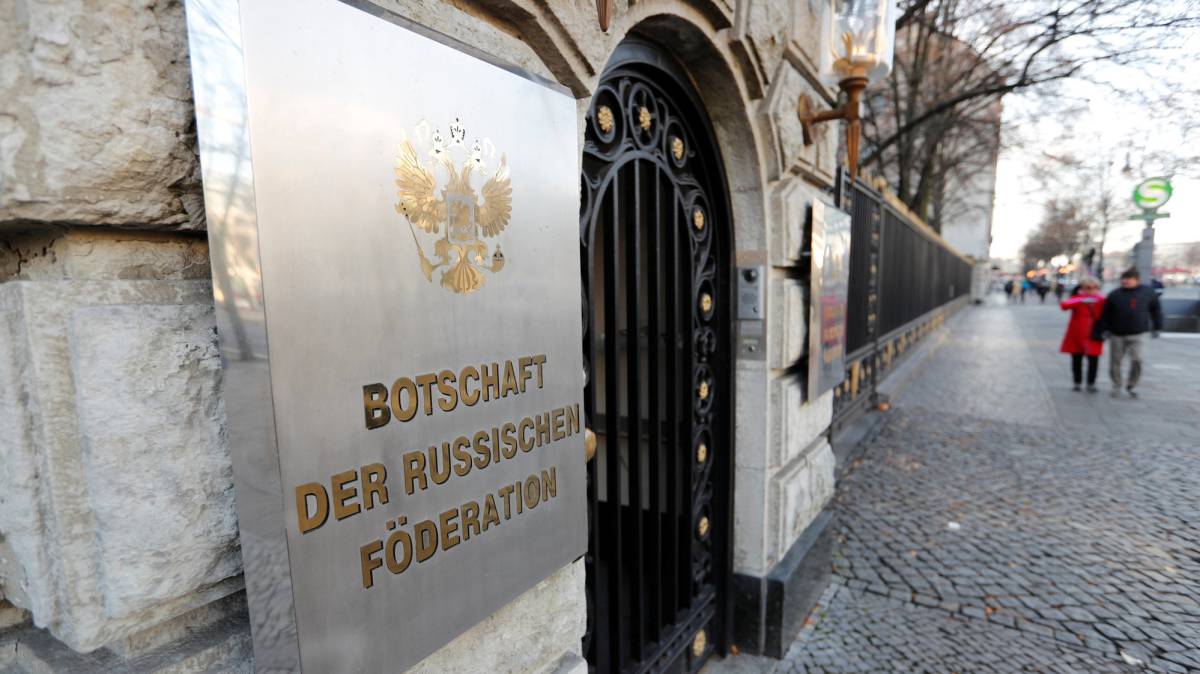 La embajada rusa en Berlín, este miércoles después de que Alemania expulsara a dos diplomáticos rusos.rn 