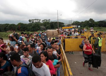 Washington sanciona al jefe de inmigración de Venezuela por cobrar “miles de dólares” por los pasaportes