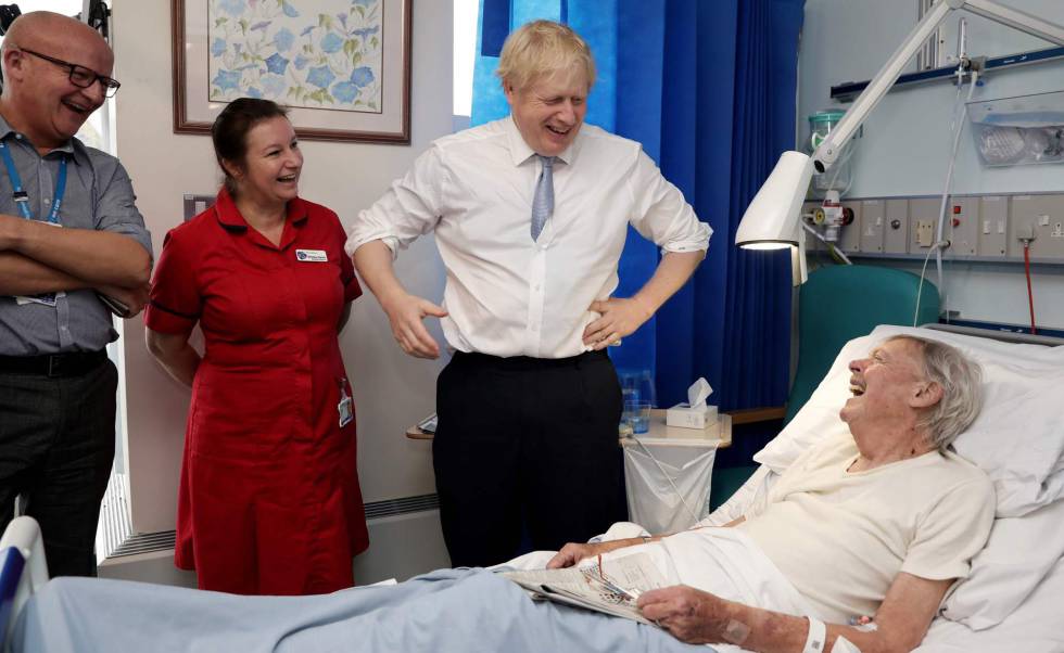 Johnson visita el West Cornwall Community en Cornualles, en finales de noviembre.rn