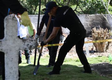 Colombia investiga si 50 cadáveres hallados en una fosa común son víctimas de ejecuciones extrajudiciales