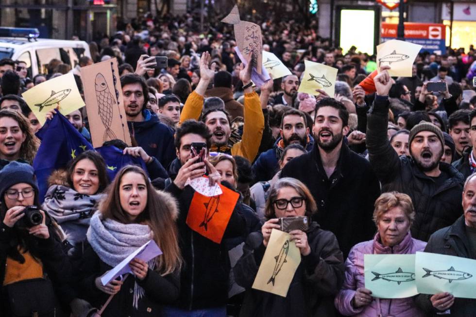 Resultado de imagen de EL MOVIMIENTO SARDINA Y EL ANTIFASCISMO