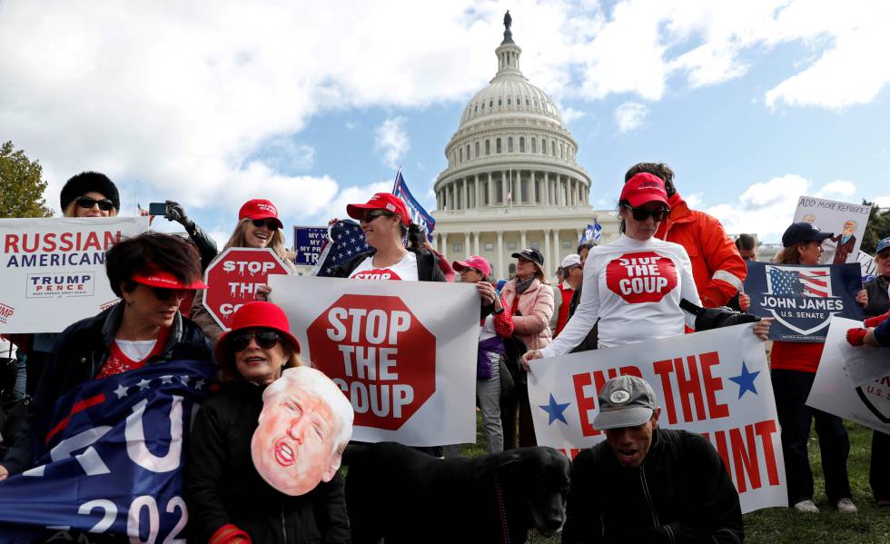 Simpatizantes de Trump protestan contra el ‘impeachment’, frente al Capitolio el pasado octubre.