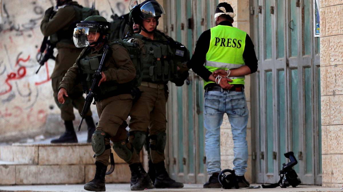 Detención de un periodista palestino.