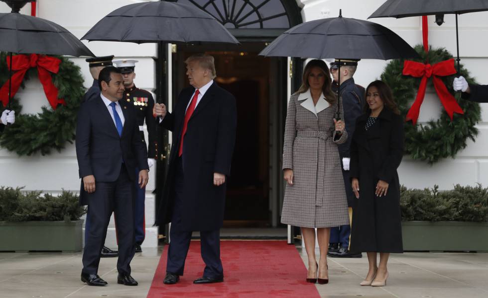 Donald y Melania Trump con el presidente de Guatemala, Jimmy Morales y su mujer, Patricia Marroquín, este martes.