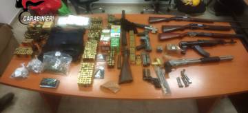 Algunas de las armas intervenidas en la operación policial de este jueves.