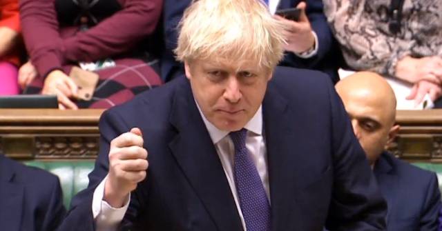Johnson interviene en la Cámara de los Comunes, este viernes en Londres.