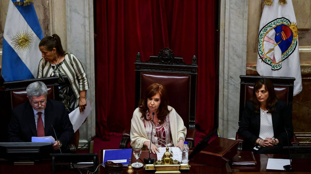 Cristina Kirchner, presidiendo el Senado.