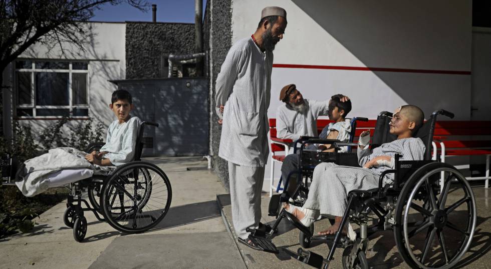 Menores víctimas de la guerra, el pasado 5 de diciembre en un centro médico de Kabul, la capital de Afganistán.