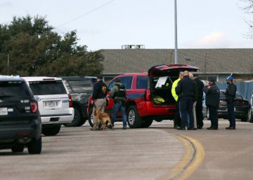 Al menos dos muertos en un tiroteo en una iglesia en Texas