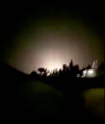 Captura de un video de la base Ain al-Asad en el momento de impacto de los misiles.