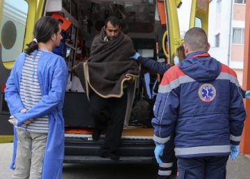 Un superviviente del naufragio, este sábado en Preveza (Grecia).