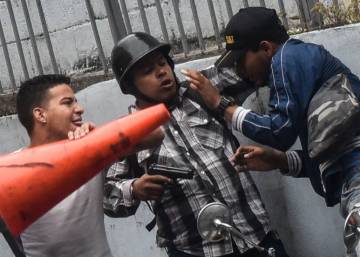 La policía venezolana vuelve a impedir el acceso de diputados opositores al Parlamento