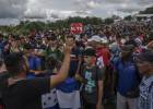 Cientos de migrantes se enfrentan con la Guardia Nacional mexicana tras cruzar el río Suchiate