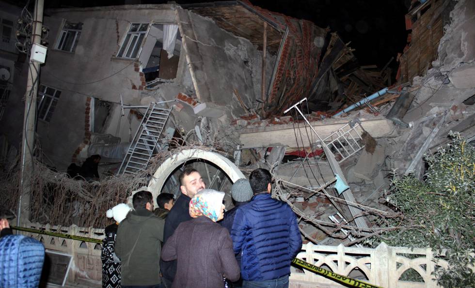 Un edificio destruido tras el terremoto.