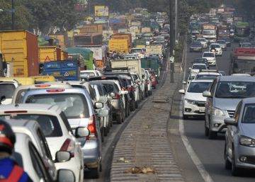 A falta de policías, maniquíes disfrazados