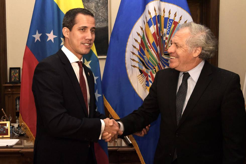 El líder opositor venezolano Juan Guaidó, reconocido por más de 50 países como presidente interino de Venezuela, y el secretario general de la OEA, Luis Almagro.