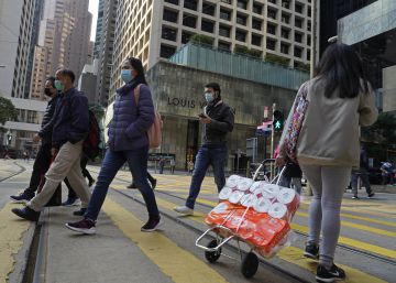 Tres hombres armados roban centenares de rollos de papel higiénico en Hong Kong