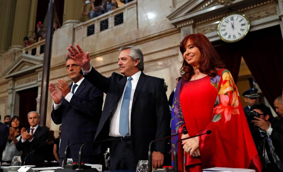 Alberto Fenrández y Cristina Fernández de Kirchner saludan este domingo durante la apertura de las sesiones ordinarias del Congreso. 