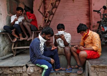 Más amor virtual para sortear la censura de la familias en la India