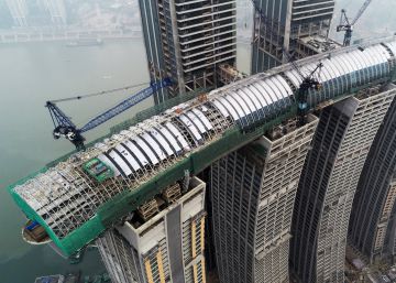 Un espectacular rascacielos tumbado a 250 metros de altura