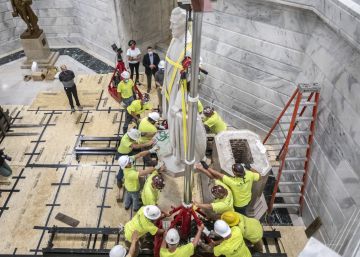 La salida de Azaña estaba bajo la estatua de un esclavista