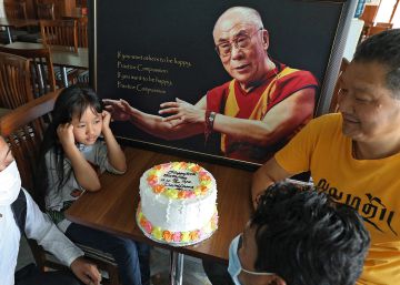 El Dalái Lama celebra su 85º cumpleaños sacando disco