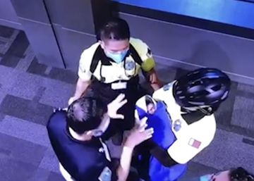 El aeropuerto de Qatar sometió a una exploración vaginal a decenas de pasajeras tras hallar a una recién nacida en un baño
