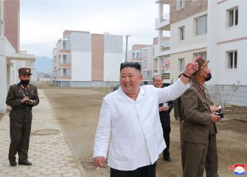 Corea del Norte prohíbe el tabaco en público... pero Kim Jong-un es fumador empedernido