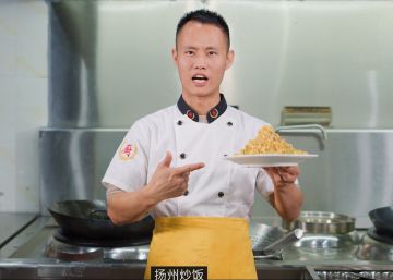 El arroz frito que un día cambió la historia y ahora indigna