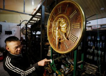 Un pueblo de Vietnam, el último refugio de los relojes de las iglesias
