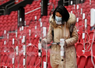 Saliva falsa para ver cómo los hinchas de fútbol propagan el virus