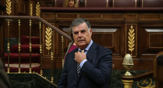 El consejero de Empleo de los ERE renuncia a su acta en el Congreso