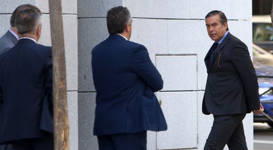 Enrique López completa su paso a la política