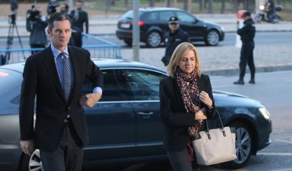 Infanta Cristina and Iñaki Urdangarín arrive at the courthouse.