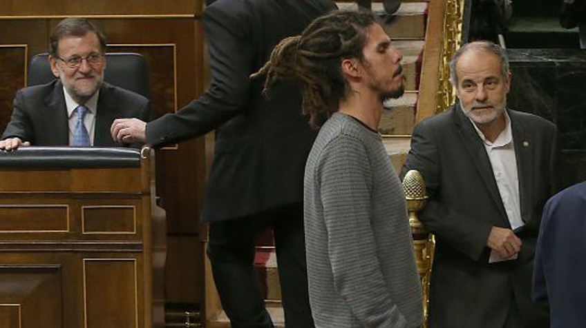 Resultado de imagen de foto rajoy y diputado podemos