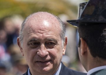 El Supremo admite la querella contra Fernández Díaz por condecorar a Marhuenda