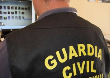 Un investigador de la Guardia Civil en otra operaci&oacute;n de abusos de menores.