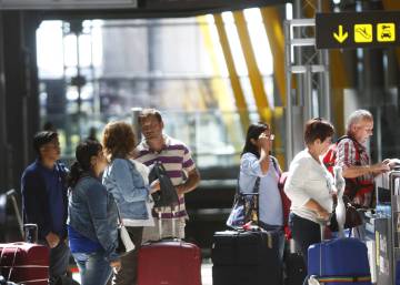 Casi 100.000 españoles emigraron en 2015, la cifra más alta desde la crisis