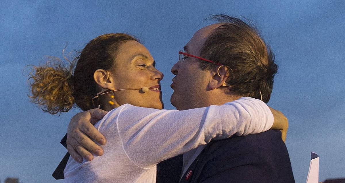 Meritxell Batet y Miquel Iceta, en el cierre de campaña del PSC en Lleida.
