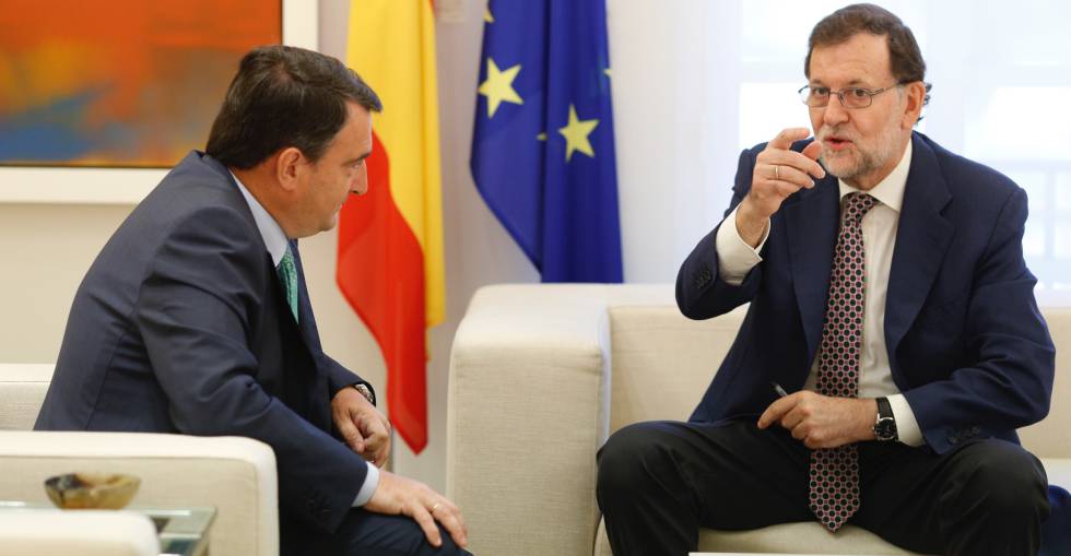 Aitor Esteban y Mariano Rajoy.