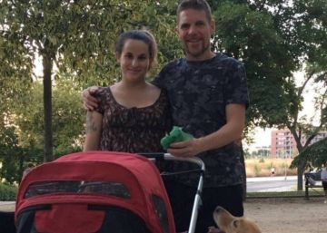 Ignacio y Mar&iacute;a, los padres que quieren poner Lobo a su hijo en la imagen que acompa&ntilde;a su campa&ntilde;a en Change.org.