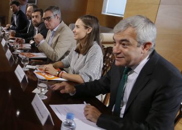 Los equipos negociadores del PP y Ciudadanos.