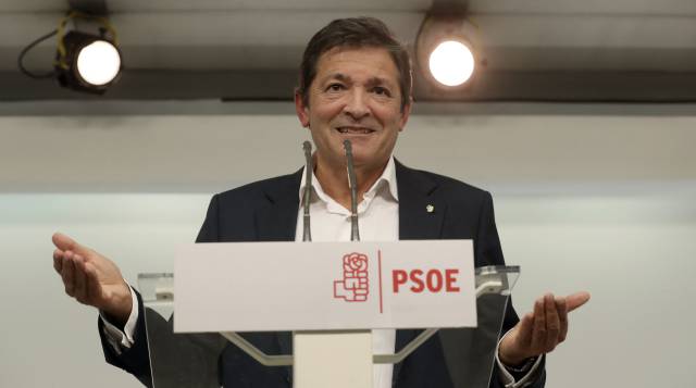 El presidente de la gestora del PSOE, Javier Fern&aacute;ndez. 