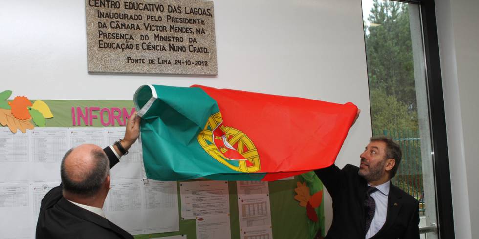 Nuno Crato inaugura una escuela en su etapa de ministro de Educación.