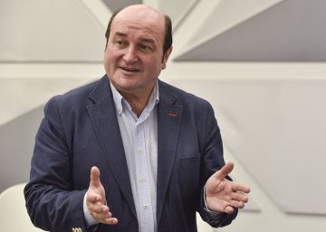 Ortuzar cree “nauseabundo” el clima político que intentan crear PP, Ciudadanos y Vox por el relator