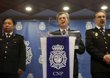 El comisario general de Polic&iacute;a Judicial, Eloy Quir&oacute;s (c), durante la rueda de prensa ofrecida para explicar la operaci&oacute;n denominada Wall.