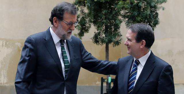 El jefe del Ejecutivo y el presidente de la FEMP, Abel Caballero.